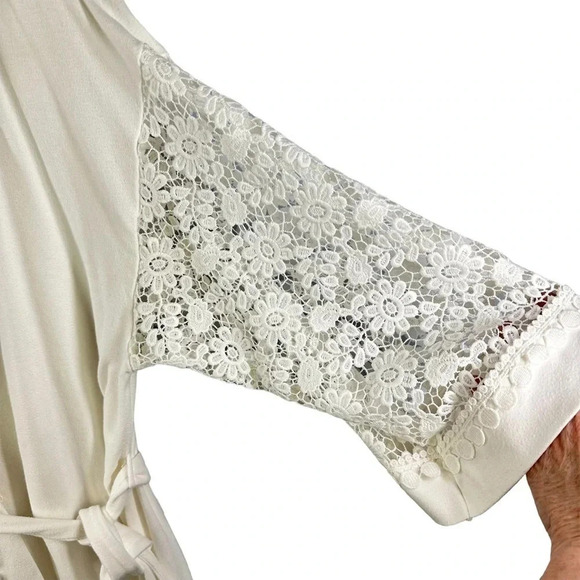 Flora Nikrooz Lana Robe Large Lace Sleeves - Picture 13 of 16